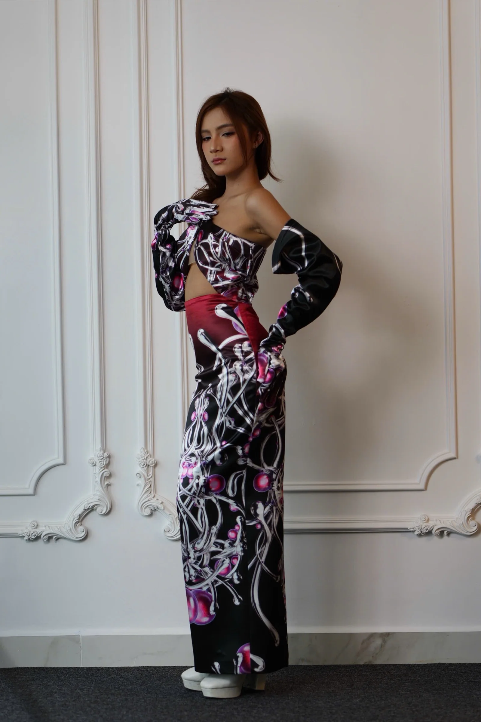 Baroque print front, salon