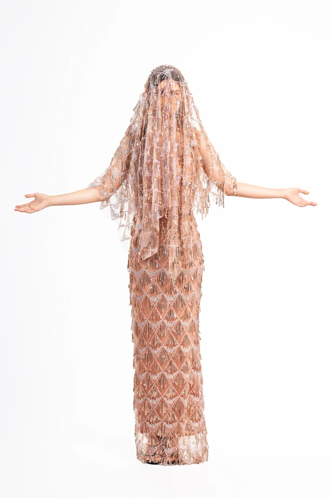 Rose-gold beaded look with veil